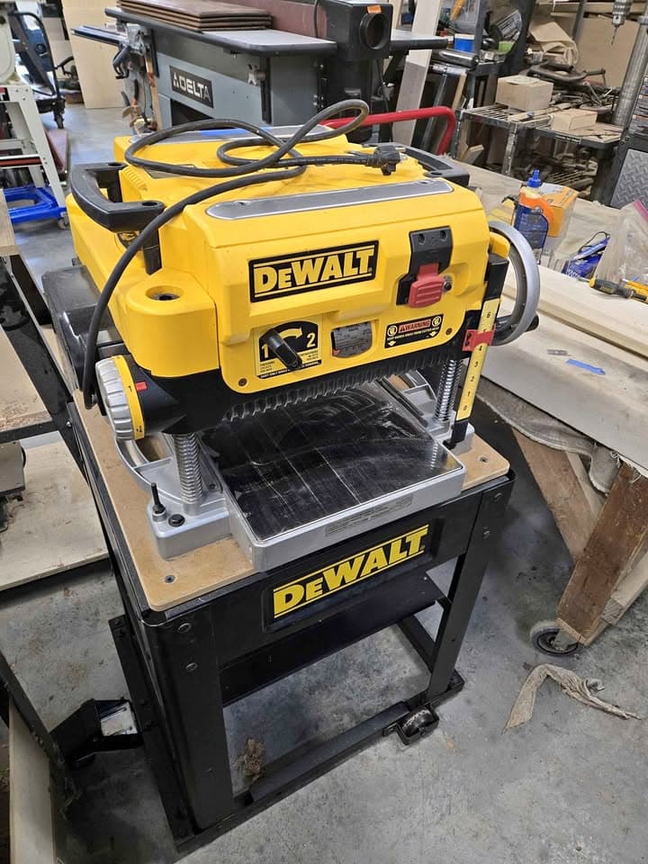 Dewalt planer with mobile base